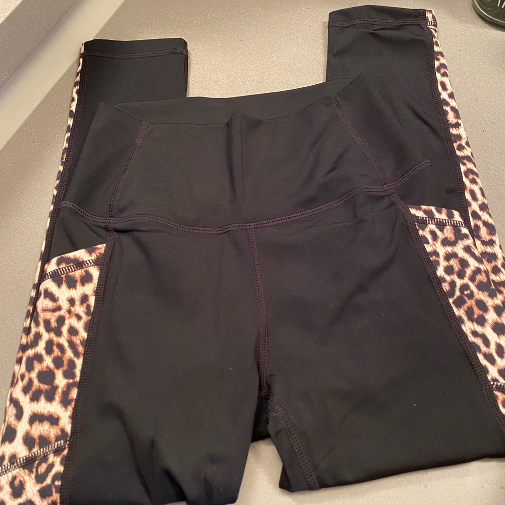 Zyia Brilliant Leopard stripe pocket size 2